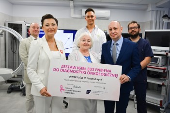 przekazanie przez fundację "pokonaj raka" igieł EUS FNB-FNA dla Pracowni Endoskopii Przewodu Pokarmowego